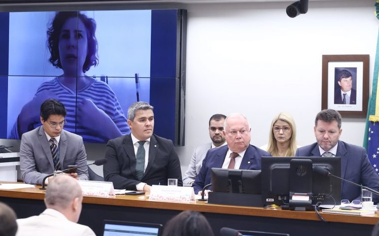 Hacker diz que Carla Zambelli mandou invadir sistema do CNJ para provar que era violável