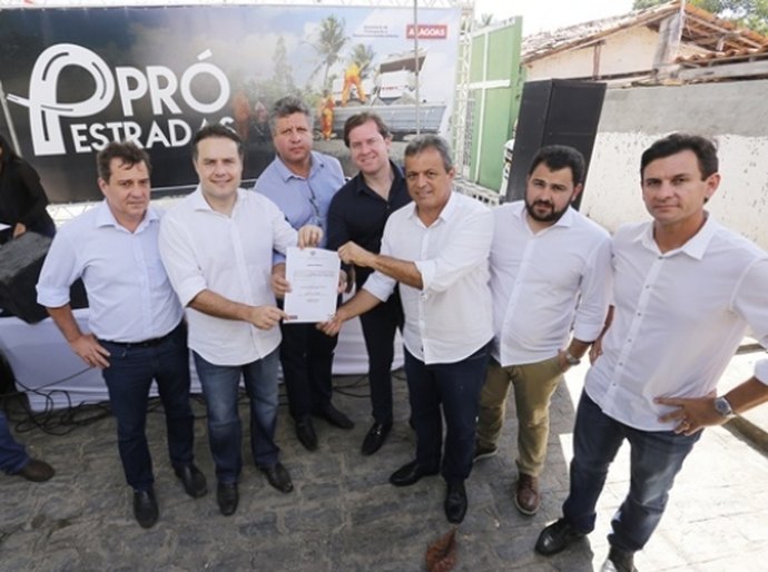 Pavimentação de vias garante a mobilidade urbana em Penedo