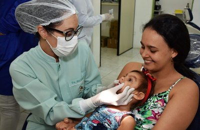 Saúde de Maceió promove atendimento odontológico para crianças com microcefalia