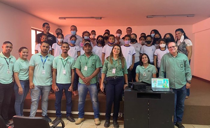 Alunos da Escola Municipal Suzana Craveiro contribuíram com ação de reflorestamento