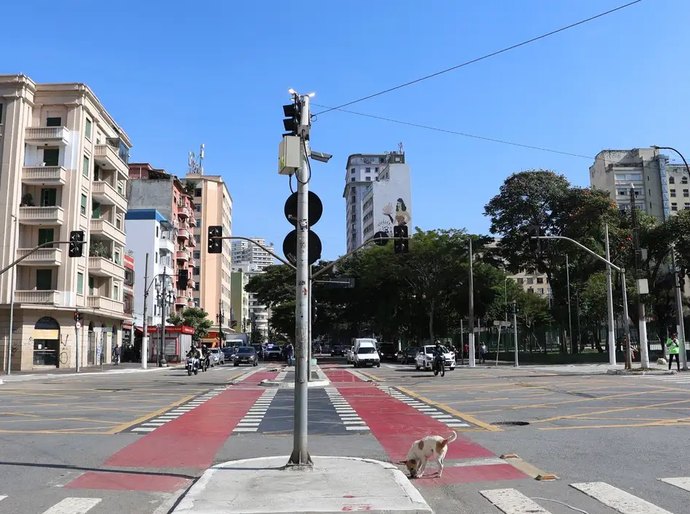 Cai à metade proporção de brasileiros que vivem em ruas sem calçada