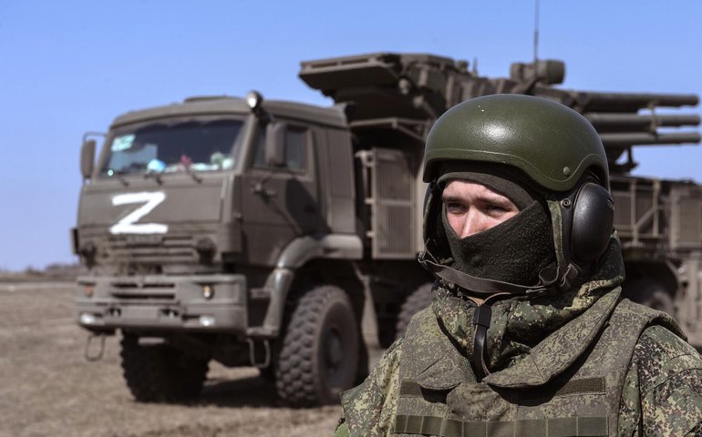 Sistema russo de mísseis antiaéreos Pantsir é capaz de derrubar dezenas de drones de uma vez