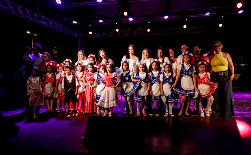 Apresentações do Natal Luz encantam público na Praça da Independência