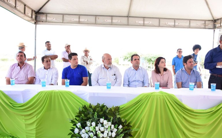 Indústria leva conhecimento digital a Lagoa da Canoa e Carneiros