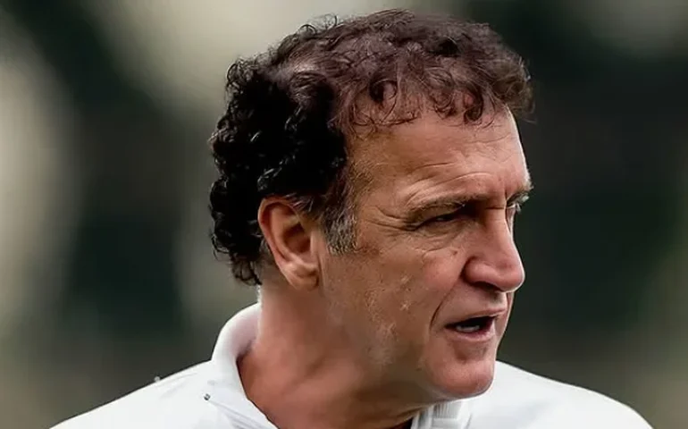 Santos oficializa retorno de Cuca para comando técnico