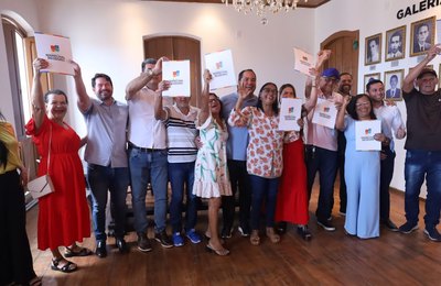 Em entrega de portarias de aposentadoria e pensão, Bocão homenageia servidores