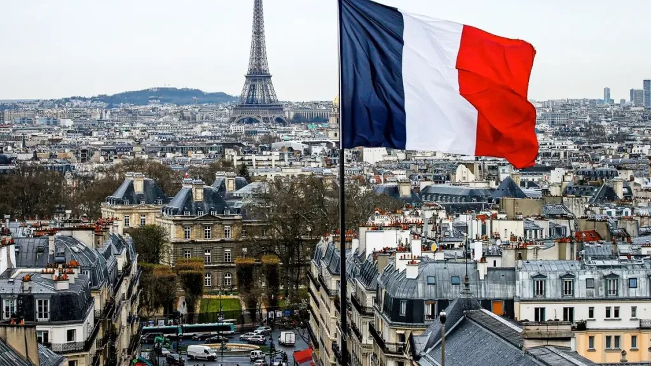 França anuncia data para veto à entrada de alunos com trajes muçulmanos em salas de aula