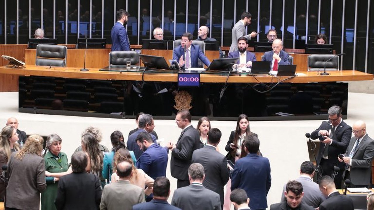 Câmara aprova regras para uso do símbolo da Cruz Vermelha em período de conflito armado
