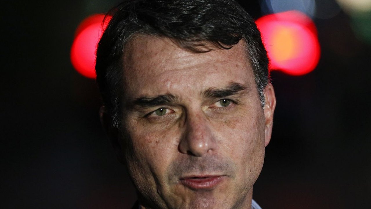 Flávio Bolsonaro defende castração química e modelo prisional de El Salvador
