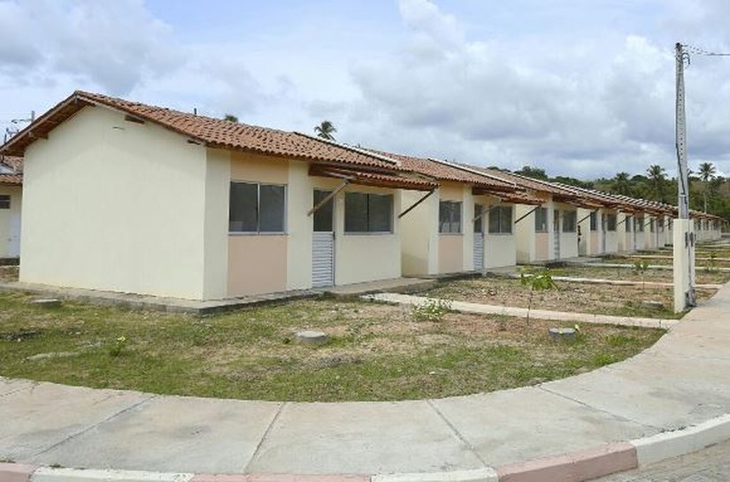 Governador participa da entrega de casas em Santa Luzia do Norte