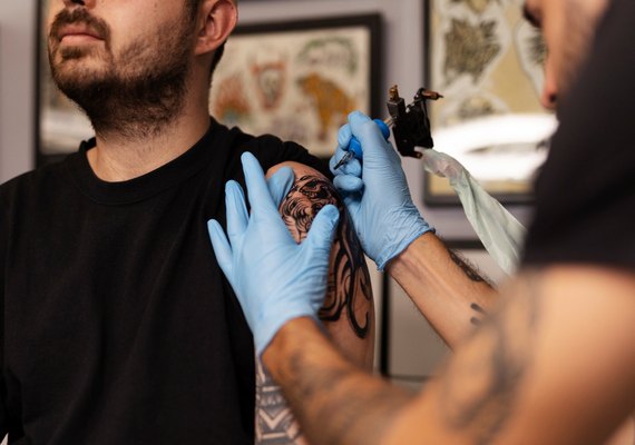 Tatuador deve ser indenizado por plágio de arte divulgada em rede social