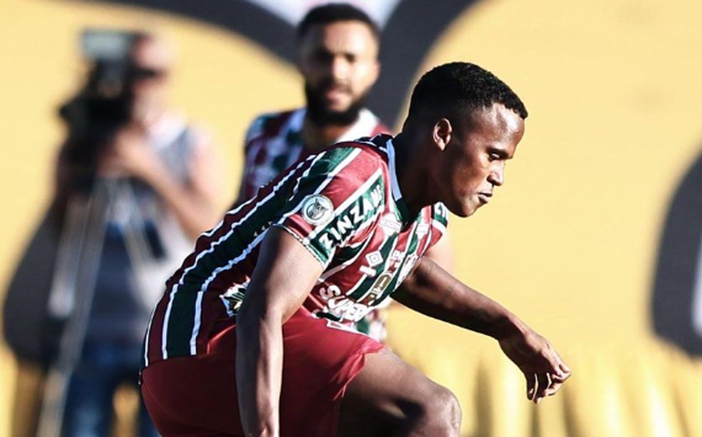 Fluminense sofre gol nos acréscimos e é superado pelo Vitória no Campeonato Brasileiro