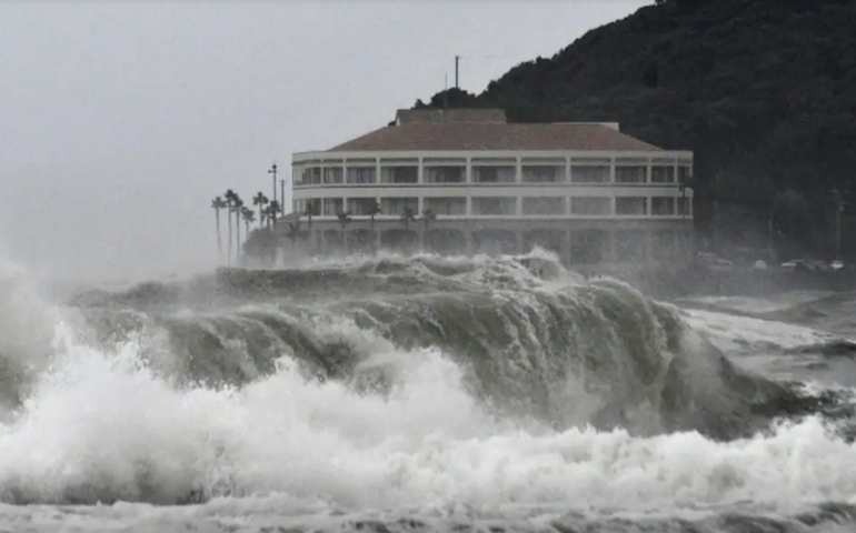 Filipinas: tempestade tropical causa mortes e obriga centenas de milhares a deixarem suas casas