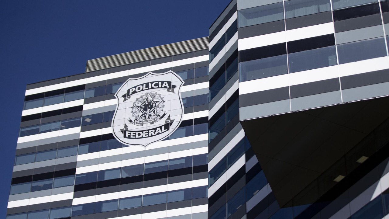 PF investiga mensagens que citam Lulinha em reuniões e possível tráfico de influência, diz mídia