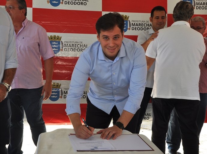 Prefeito Cacau autoriza início das obras de drenagem e pavimentação do acesso ao loteamento Cajazeiras