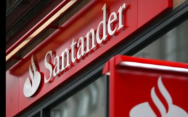 Santander anuncia recompra de €5 bi após lucro recorde e compra do Webster Bank
