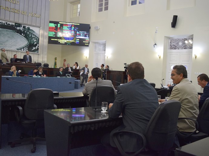 Deputados aprovam criação da Bolsa de Qualificação para Agentes Penitenciários
