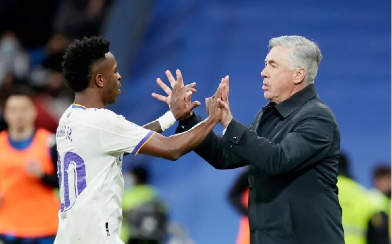 Ancelotti enaltece Vini Jr após clássico com Atlético: &#8216;Muito concentrado&#8217;