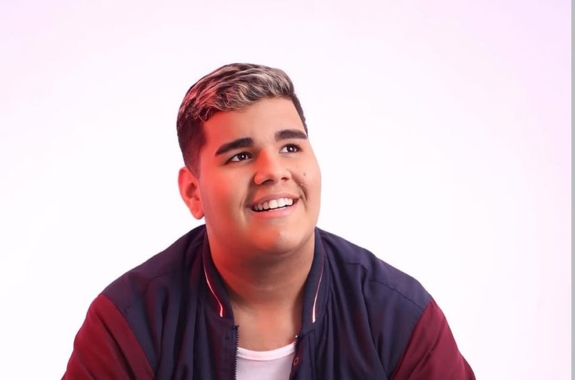 Saiba quem é Dougllas Fernanddo; artista que conquistou o Brasil com mais de 30 shows