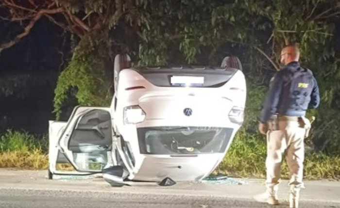 PRF e PM prendem indivíduo que estava cometendo assaltos em Pilar/AL com um veículo roubado PRF e PM prendem indivíduo que estava cometendo assaltos em Pilar/AL com um veículo roubado