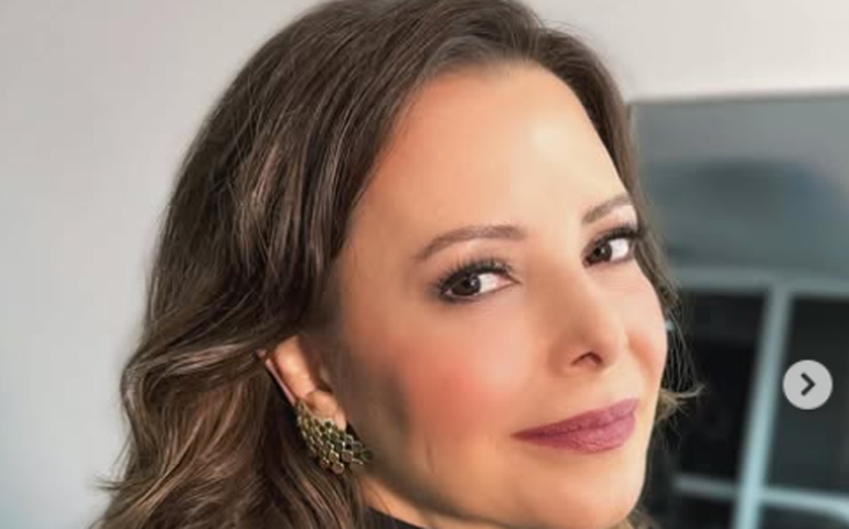 'Estou feliz', diz Sandy ao falar pela primeira vez sobre namoro com o médico Pedro Andrade