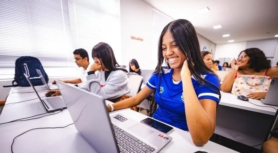 Jovem em curso profissionalizante. Fonte: Internet