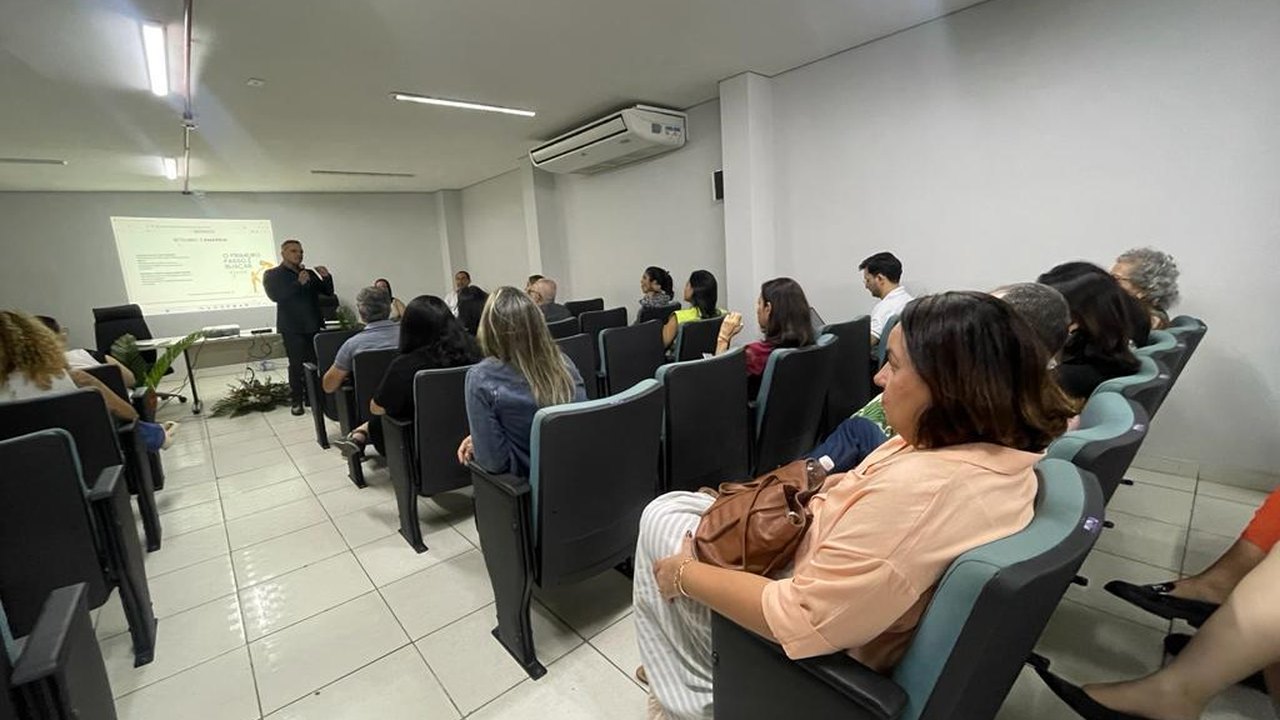 Reunião aborda prevenção ao suicídio e fluxo da Atenção Psicossocial de Maceió