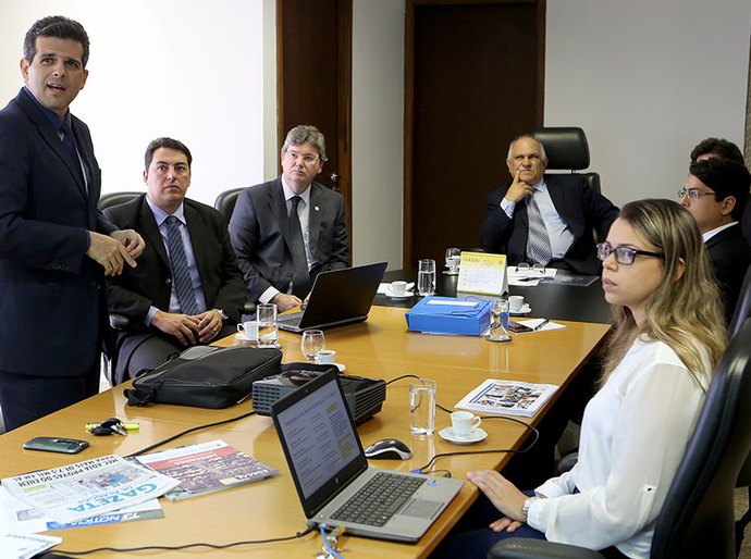 Equipe de transição discute demandas e estratégias para o biênio 2017-2018