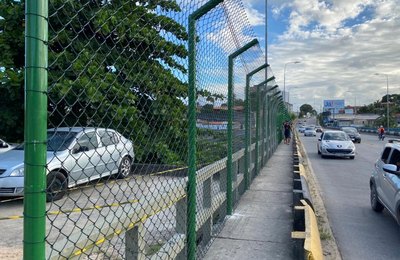 Instalação de grades na Ponte do Reginaldo está em fase final
