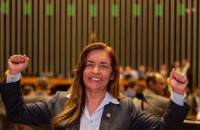 Projeto da Dra Eudócia, Câmara dos Deputados aprova marco brasileiro para desenvolvimento e pesquisa de vacina contra o câncer