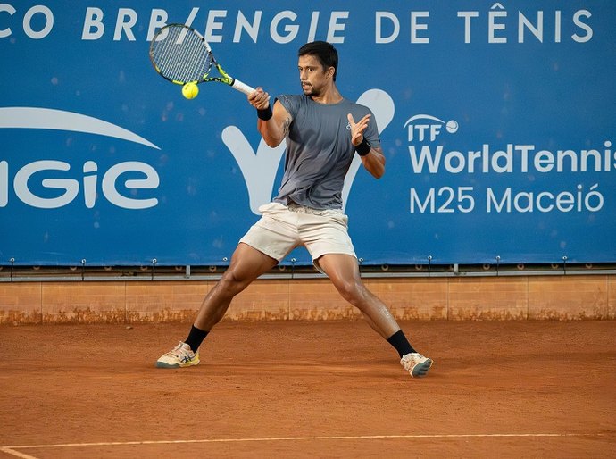 Seis brasileiros se garantem nas quartas no torneio internacional em Maceió