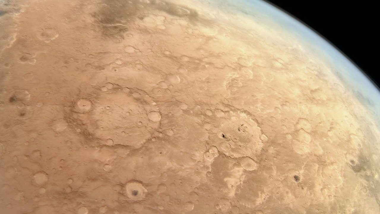 Astrônomos sugerem como se forma nuvem misteriosa em Marte que se estende por 1.800 km