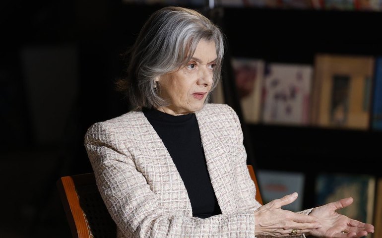 Cármen Lúcia revela que é aconselhada a deixar o STF por ataques machistas
