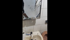 Após brigar com esposa, jovem tenta engolir cacos de vidro e quebra móveis