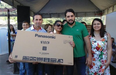 Professores e servidores da educação de Santana do Mundaú ganham super festa  