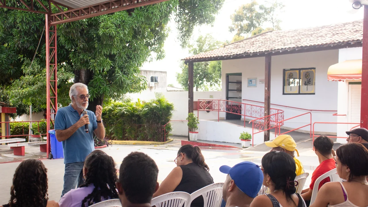 Ônibus do TRE participa de ação com atendimentos e palestra na Pestalozzi