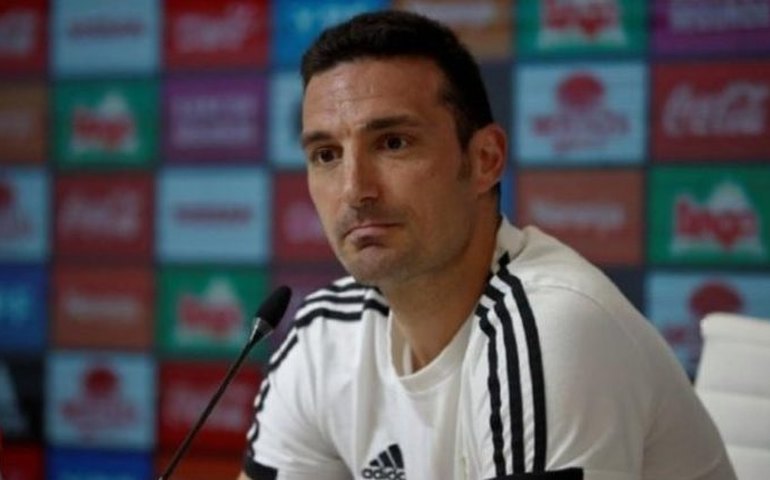 Scaloni agradece torcida argentina após tri mundial no Catar: ‘Foi o 12º jogador’