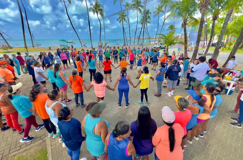 Núcleo de Atividade Física promove integração e qualidade de vida na Praia de Ponta Verde