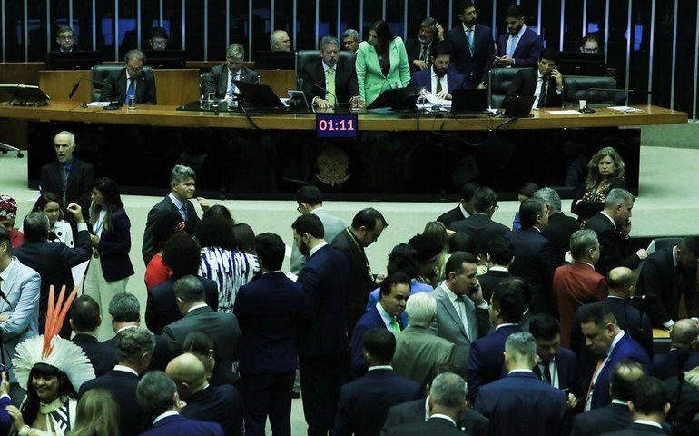 Câmara derruba novo DPVAT e limita bloqueio de emendas parlamentares no pacote de corte de gastos