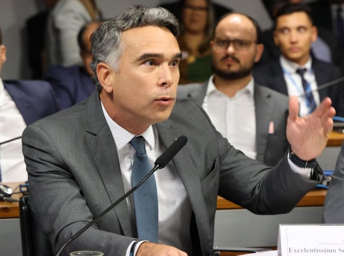 Deputado Rafael Brito acusa prefeitura de Maceió de abandonar Educação Infantil