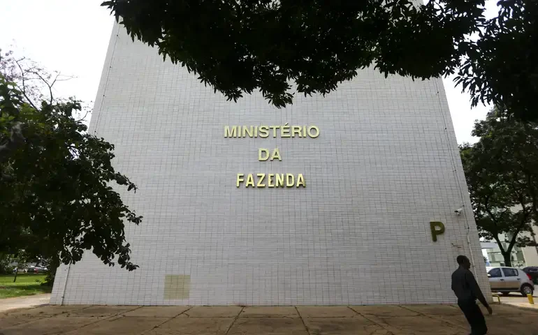 Empresas de entrega buscam Fazenda em disputa contra J&T Express, parceira da Shopee
