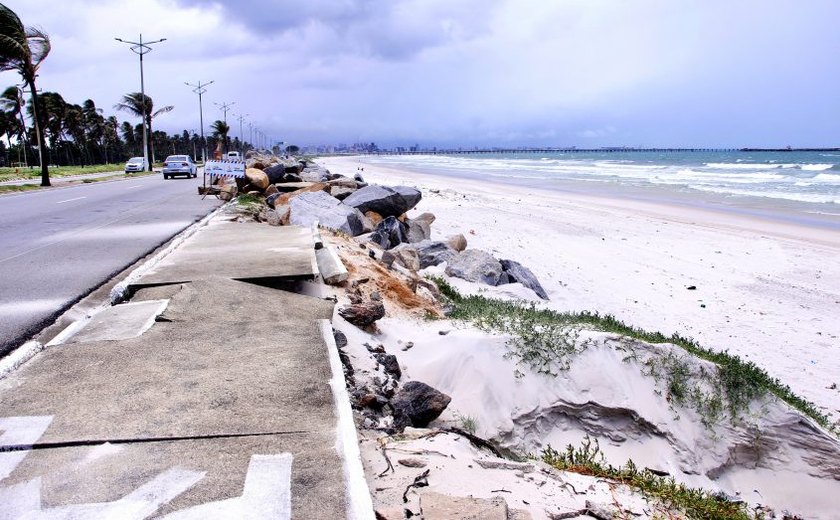 Maceió decreta situação de emergência em 11 pontos de erosão da orla