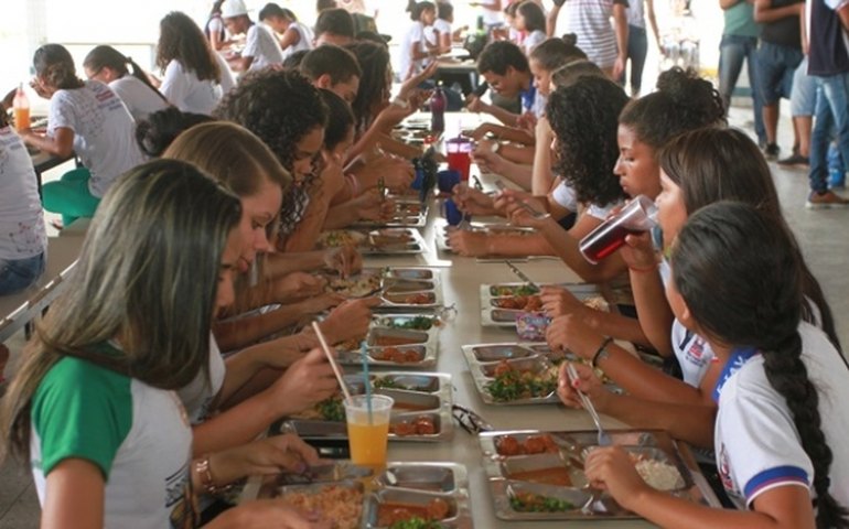 Governo investirá em agricultura familiar para alimentação em escolas