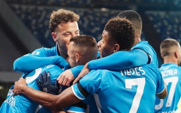 Líder do Italiano, Napoli derrota o Verona e conquista 5ª vitória seguida