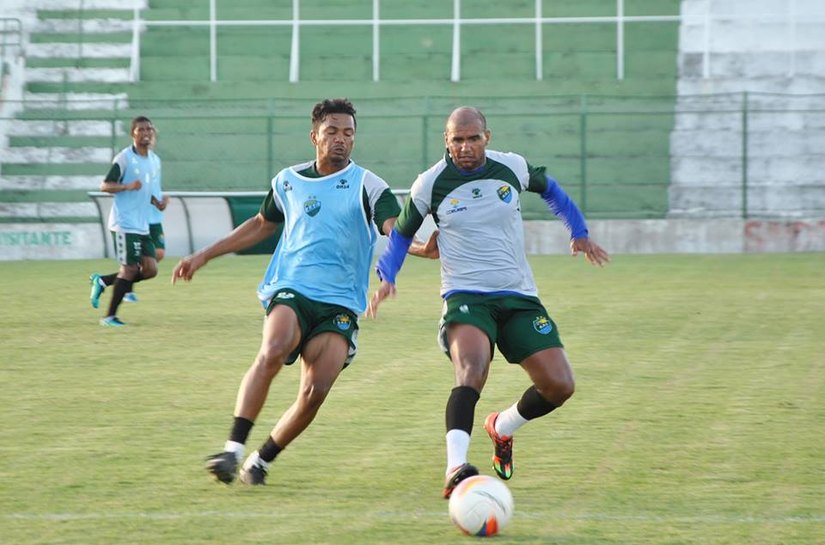 Joécio Barbosa terá dois desfalques para o segundo jogo pelo Alagoano