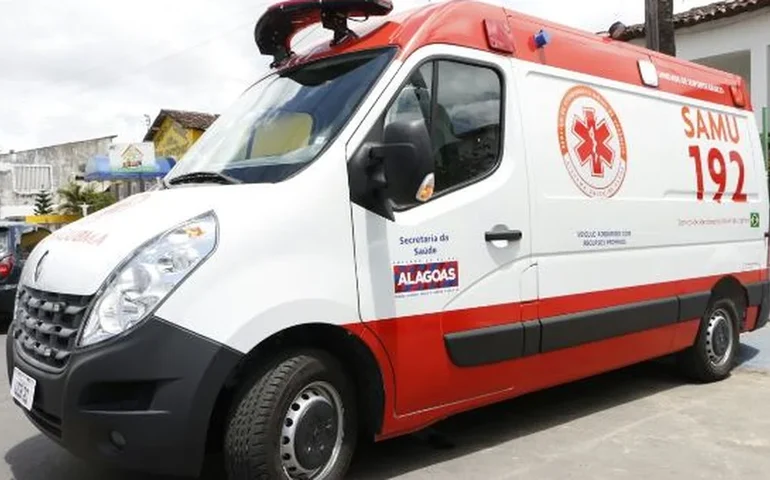 Homem morre em grave acidente de moto após colisão com árvore em Arapiraca