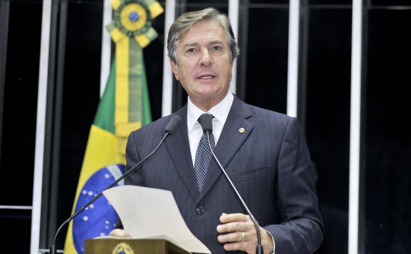 Collor celebra 25 anos do seu governo e volta a denunciar conluio entre PGR e Veja