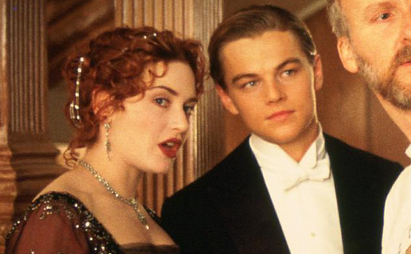 27 anos após 'Titanic', Leonardo DiCaprio e Kate Winslet se beijam em evento; veja vídeo