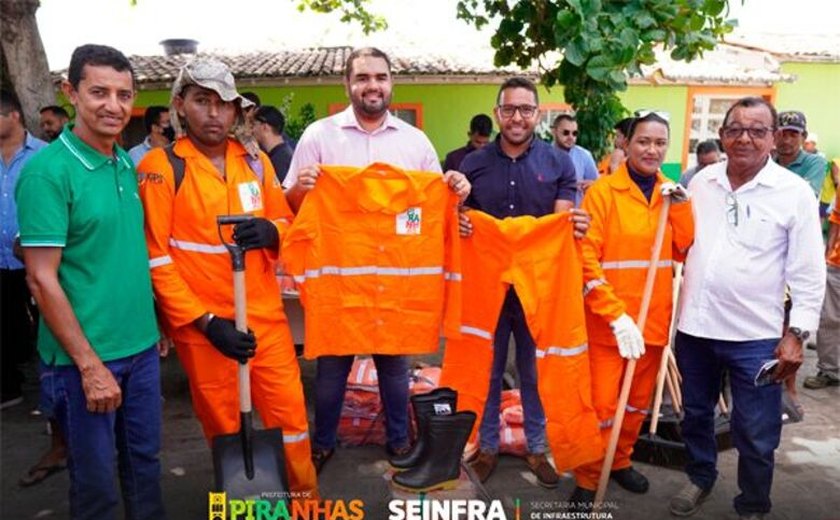 Prefeitura de Piranhas e IGPS entregam uniformes e equipamentos de proteção aos profissionais da limpeza urbana