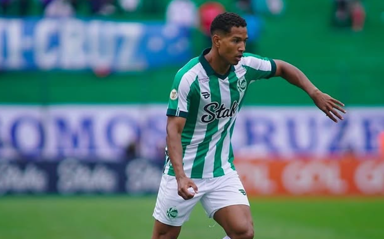 Grêmio anuncia o lateral-direito João Lucas como o primeiro reforço para 2025
